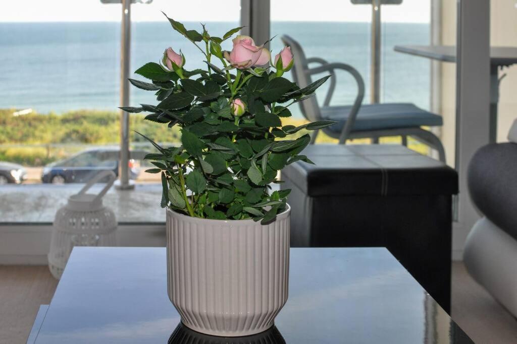 Soho Beach Apartment With Fabulous Sea View And 2 Minutes To The Beach With Free Parking And Netflix Bournemouth Exterior photo